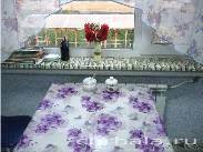 Подоконник с отделкой бумажными обоями.