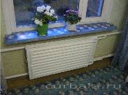 Подоконник с отделкой бумажными обоями.