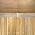 вид текстуры дерева на смежных дверках мебели