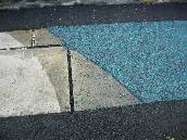 вид бетонного основания, груновки и резиновой крошки