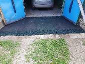 Покрытие резиновой крошкой перед гаражем